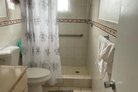 Condo in Hollywood, Florida, 1 bedroom  № 2058744 - photo 5