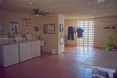 Condo in Hollywood, Florida, 1 bedroom  № 2058744 - photo 25