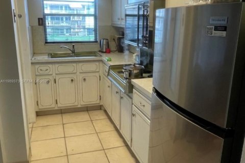 Condo in Hollywood, Florida, 1 bedroom  № 2058744 - photo 3