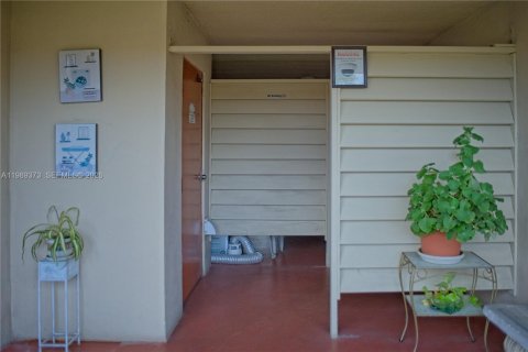 Condo in Hollywood, Florida, 1 bedroom  № 2058744 - photo 24