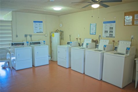 Condo in Hollywood, Florida, 1 bedroom  № 2058744 - photo 26