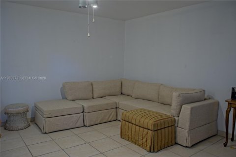 Condo in Hollywood, Florida, 1 bedroom  № 2058744 - photo 13