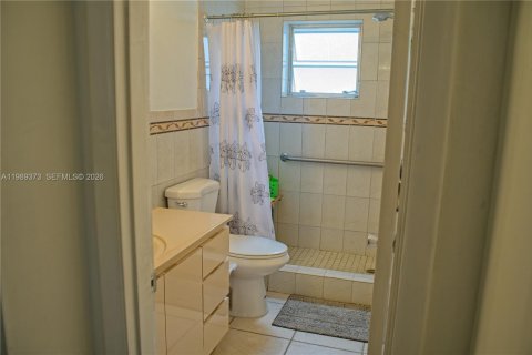 Condo in Hollywood, Florida, 1 bedroom  № 2058744 - photo 15