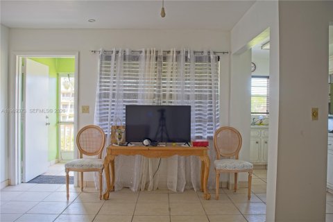 Condo in Hollywood, Florida, 1 bedroom  № 2058744 - photo 6