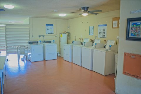 Condo in Hollywood, Florida, 1 bedroom  № 2058744 - photo 27