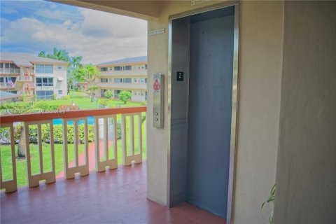 Condo in Hollywood, Florida, 1 bedroom  № 2058744 - photo 23