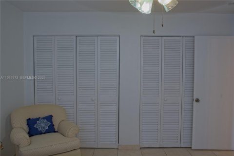 Condo in Hollywood, Florida, 1 bedroom  № 2058744 - photo 21
