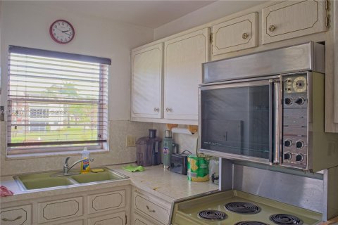 Condo in Hollywood, Florida, 1 bedroom  № 2058744 - photo 10