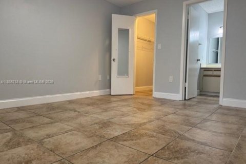 Снять в аренду кондоминиум в Майами, Флорида 2 спальни, 90.95м2, № 2019365 - фото 8