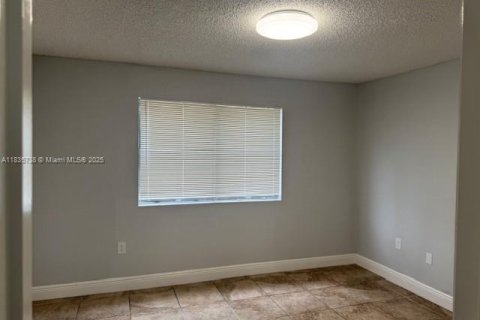 Снять в аренду кондоминиум в Майами, Флорида 2 спальни, 90.95м2, № 2019365 - фото 6