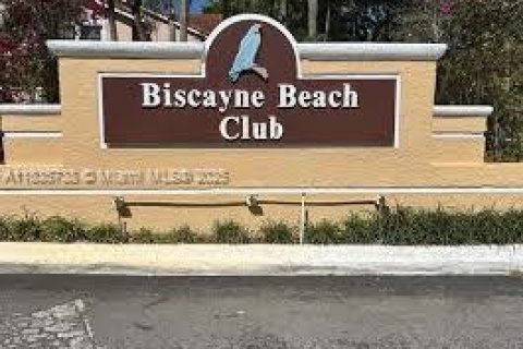 Снять в аренду кондоминиум в Майами, Флорида 2 спальни, 90.95м2, № 2019365 - фото 2