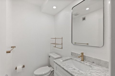 Condo in Saint Petersburg, Florida, 2 bedrooms  № 1571719 - photo 18