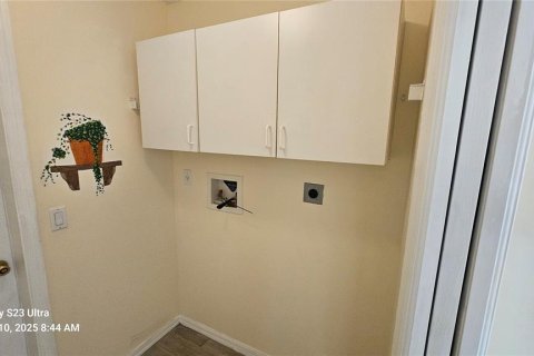 House in Palm Coast, Florida 3 bedrooms, 144.56 sq.m. № 1782938 - photo 17