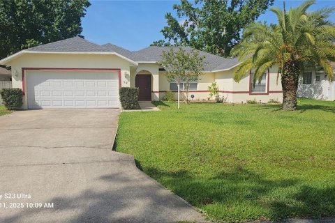 House in Palm Coast, Florida 3 bedrooms, 144.56 sq.m. № 1782938 - photo 1