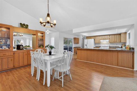 House in Edgewater, Florida 3 bedrooms, 128.67 sq.m. № 2105707 - photo 4