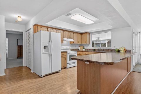 House in Edgewater, Florida 3 bedrooms, 128.67 sq.m. № 2105707 - photo 3