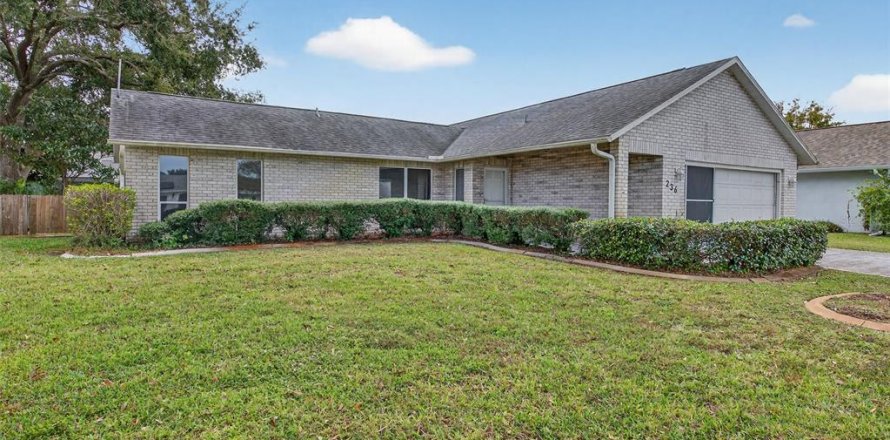 House in Edgewater, Florida 3 bedrooms, 128.67 sq.m. № 2105707