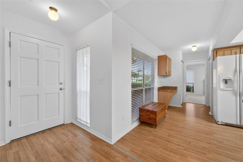 House in Edgewater, Florida 3 bedrooms, 128.67 sq.m. № 2105707 - photo 2