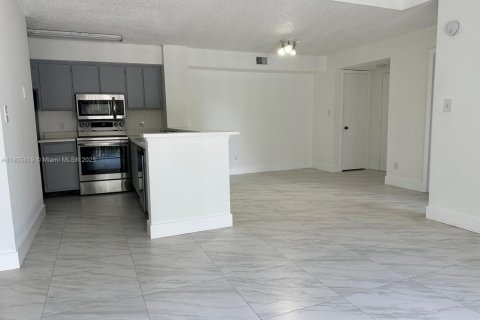 Copropriété à louer à Hollywood, Floride: 2 chambres, 98.48 m2 № 1956173 - photo 4
