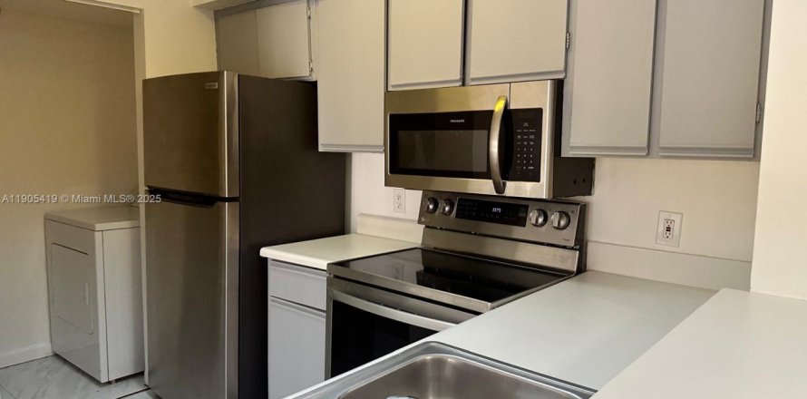 Condo à Hollywood, Floride, 2 chambres № 1956173