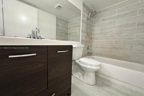 Copropriété à louer à Hollywood, Floride: 2 chambres, 98.48 m2 № 1956173 - photo 11