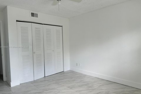 Copropriété à louer à Hollywood, Floride: 2 chambres, 98.48 m2 № 1956173 - photo 6