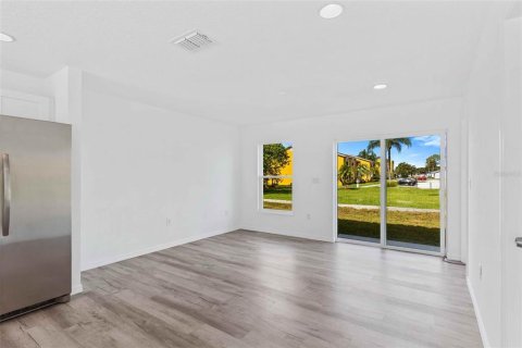 Touwnhouse à vendre à Kissimmee, Floride: 3 chambres, 121.52 m2 № 2219778 - photo 7