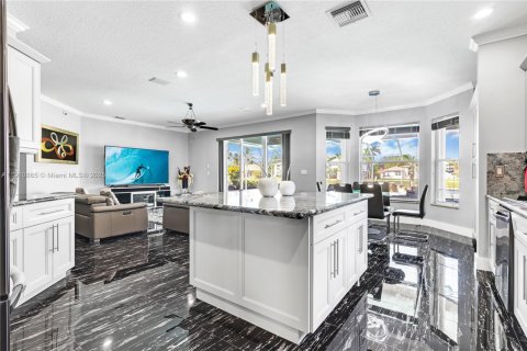 Casa en venta en Pembroke Pines, Florida, 4 dormitorios, 320.79 m2 № 1972385 - foto 14
