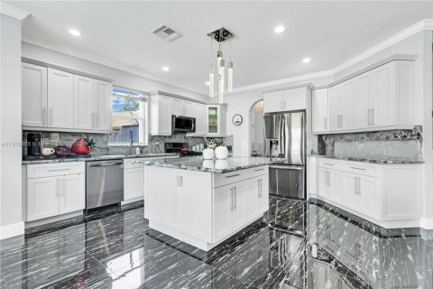 Casa en venta en Pembroke Pines, Florida, 4 dormitorios, 320.79 m2 № 1972385 - foto 13