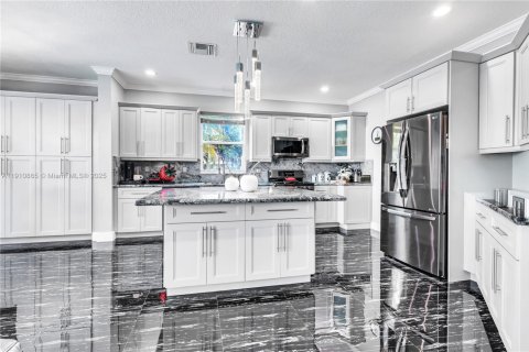 Casa en venta en Pembroke Pines, Florida, 4 dormitorios, 320.79 m2 № 1972385 - foto 12