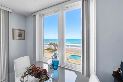 Condo in Daytona Beach, Florida, 3 bedrooms  № 1735483 - photo 7