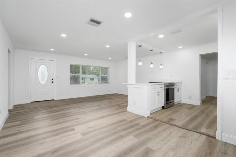 House in Winter Garden, Florida 4 bedrooms, 138.15 sq.m. № 1798116 - photo 6