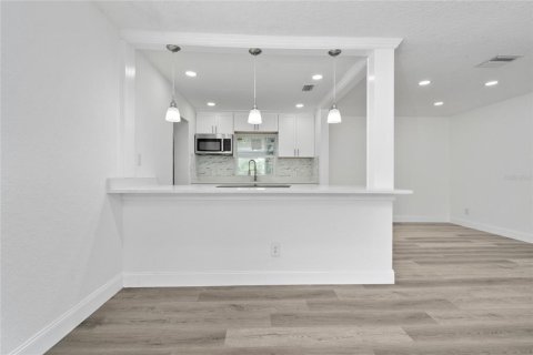 House in Winter Garden, Florida 4 bedrooms, 138.15 sq.m. № 1798116 - photo 5