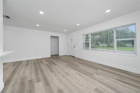 House in Winter Garden, Florida 4 bedrooms, 138.15 sq.m. № 1798116 - photo 4
