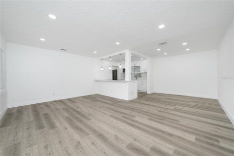 House in Winter Garden, Florida 4 bedrooms, 138.15 sq.m. № 1798116 - photo 3
