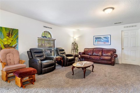 House in Ocala, Florida 6 bedrooms, 363.34 sq.m. № 2102557 - photo 16