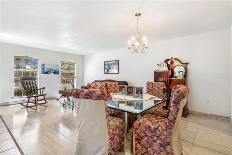 House in Ocala, Florida 6 bedrooms, 363.34 sq.m. № 2102557 - photo 7