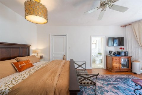 Commercial property in Sarasota, Florida 10 bedrooms, 1278.52 sq.m. № 2099059 - photo 19
