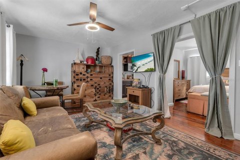 Commercial property in Sarasota, Florida 10 bedrooms, 1278.52 sq.m. № 2099059 - photo 23