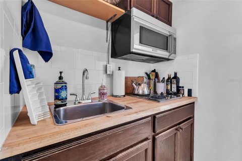 Commercial property in Sarasota, Florida 10 bedrooms, 1278.52 sq.m. № 2099059 - photo 28