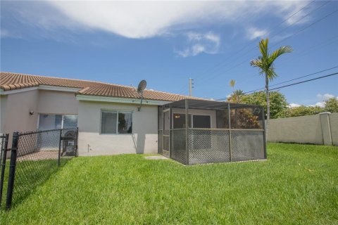House in Miramar, Florida 3 bedrooms, 108.7 sq.m. № 1831594 - photo 27