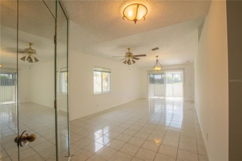 House in Miramar, Florida 3 bedrooms, 108.7 sq.m. № 1831594 - photo 4