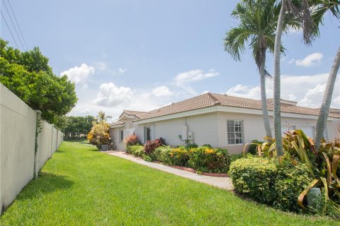 House in Miramar, Florida 3 bedrooms, 108.7 sq.m. № 1831594 - photo 2