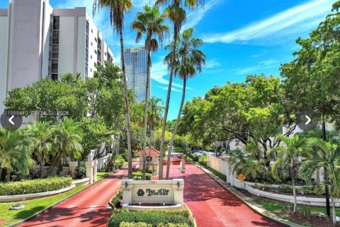Кондоминиум с 1 спальней в Санни-Айлс-Бич, Флорида № 2068165