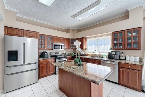 House in Riverview, Florida 5 bedrooms, 298.59 sq.m. № 1835067 - photo 18