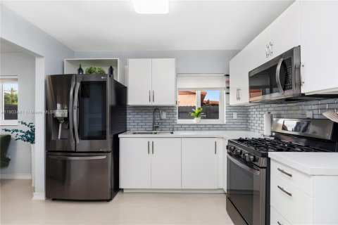 Villa ou maison à vendre à Miami, Floride: 3 chambres, 126.72 m2 № 1956037 - photo 13