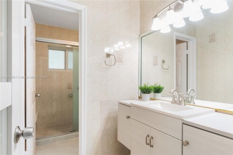 Villa ou maison à vendre à Miami, Floride: 3 chambres, 126.72 m2 № 1956037 - photo 18