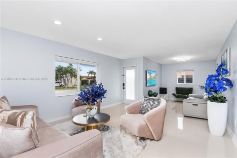 Villa ou maison à vendre à Miami, Floride: 3 chambres, 126.72 m2 № 1956037 - photo 9