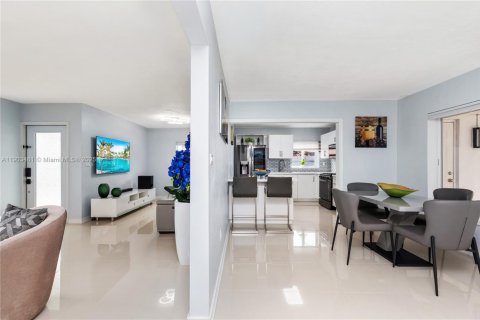 Villa ou maison à vendre à Miami, Floride: 3 chambres, 126.72 m2 № 1956037 - photo 10