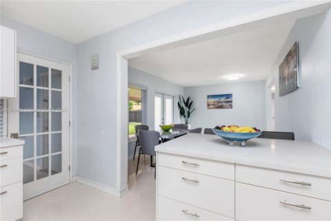 Villa ou maison à vendre à Miami, Floride: 3 chambres, 126.72 m2 № 1956037 - photo 15